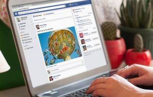 Ilustrasi seorang pengguna Facebook