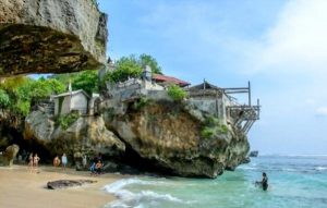 Pantai-Bagus-di-Uluwatu a