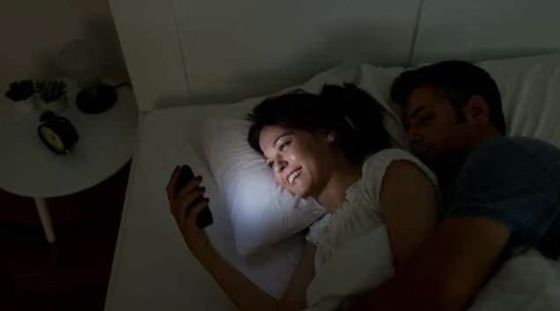 WASPADA , ADA 7 CIRI PASANGAN SUDAH MENDUA HATI