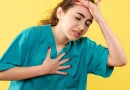 GEJALA SERANGAN JANTUNG PADA WANITA YANG SERING DIABAIKAN , DIANGGAP KELELAHAN